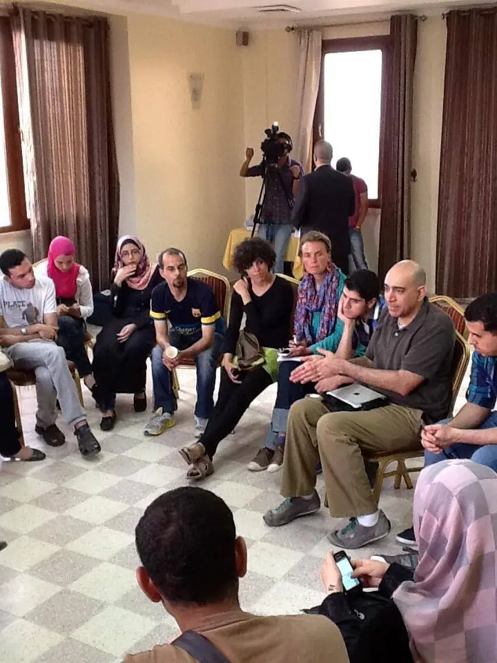 Ali Abunimah leading a workshop on blogging and electronic journalism